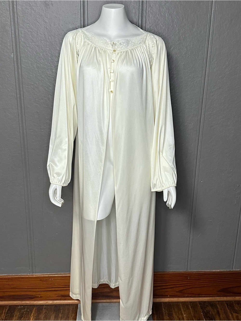 Vintage Val Mode Ivory Nylon Robe